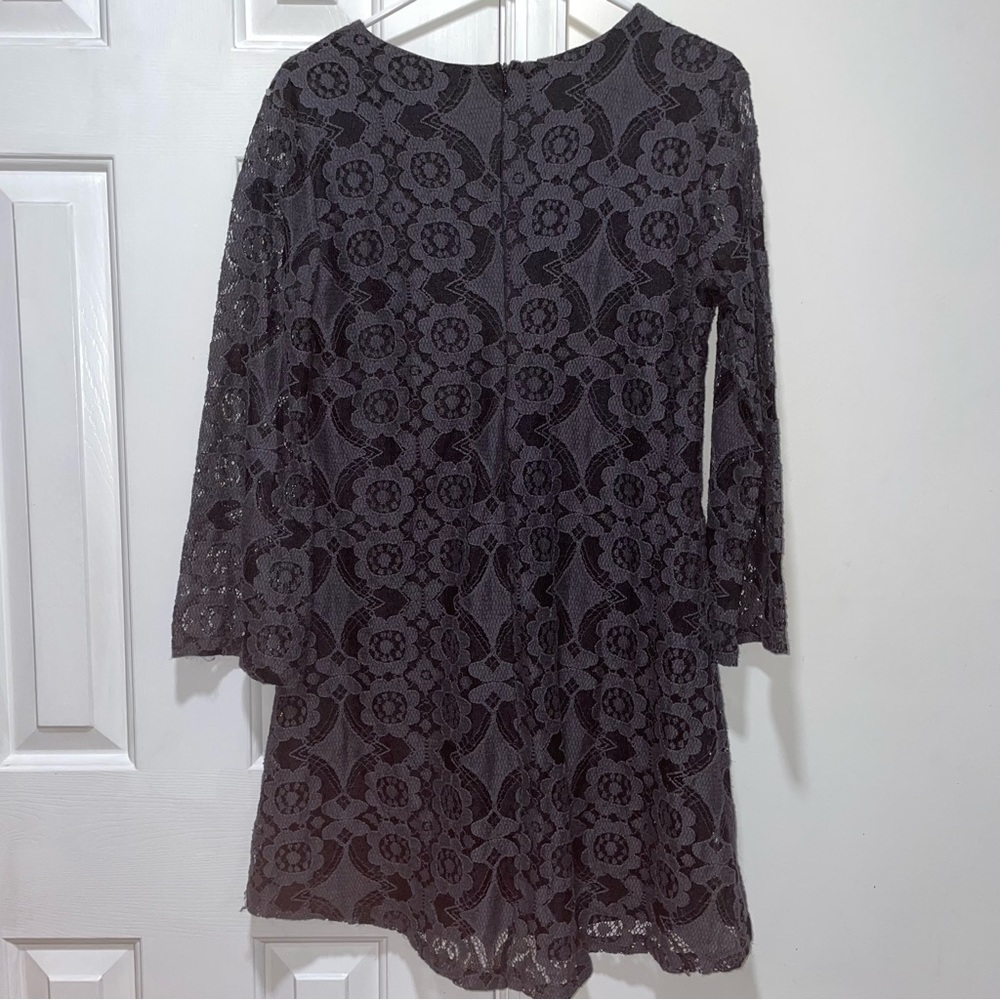 ASTR black lace overlay long bell sleeve v neck dress M - Picture 8 of 12